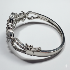 (DCB006)  Elegant silver bangle with zirconia charm