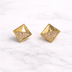 (DCE005) Gold pyramid stud earrings