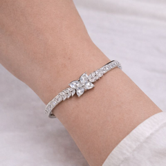 (DCB007) Elegant silver bracelet with butterfly cluster