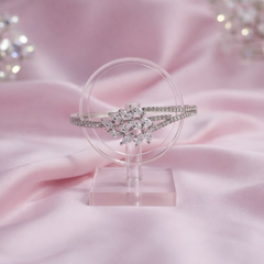 (DCB005) Elegant silver bangle with zirconia details