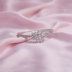 (DCB005) Elegant silver bangle with zirconia details