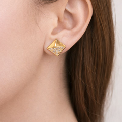 (DCE005) Gold pyramid stud earrings