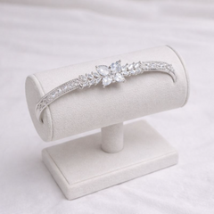 (DCB007) Elegant silver bracelet with butterfly cluster